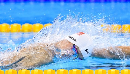 华体会-全球体育大乱斗，尼克斯破纪录、泰山伤情、巴萨名单调整
